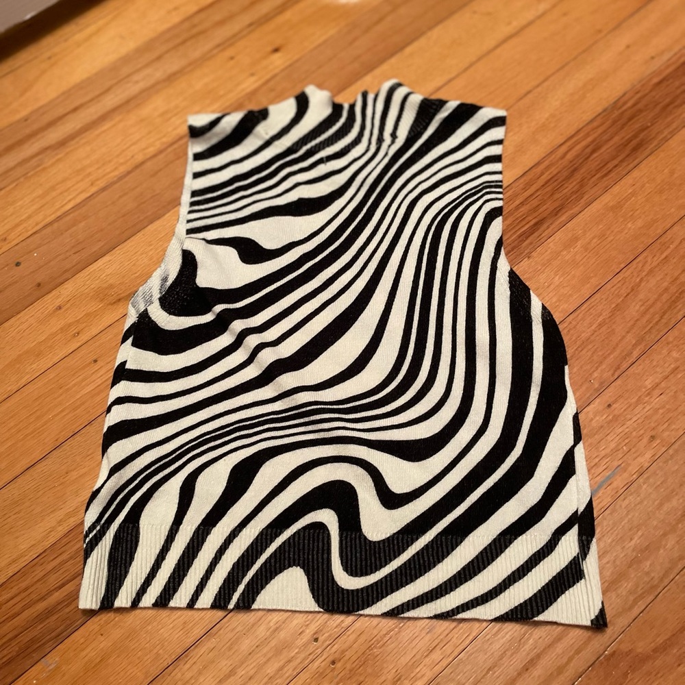 zebra stripes necked tank top